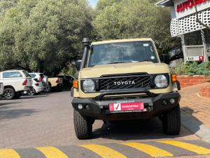Toyota Land Cruiser 79 4.5D-4D LX V8 single cab - Image 4