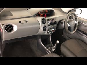 Toyota Etios hatch 1.5 Sprint - Image 7