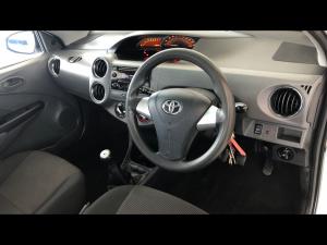 Toyota Etios hatch 1.5 Sprint - Image 10