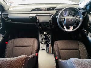 Toyota Hilux 2.4GD-6 double cab 4x4 Raider manual - Image 6