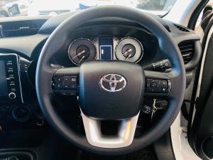 Toyota Hilux 2.4GD-6 double cab 4x4 Raider manual - Image 8