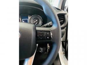 Toyota Hilux 2.4GD-6 double cab 4x4 Raider manual - Image 10