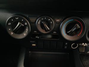 Toyota Hilux 2.4GD-6 double cab 4x4 Raider manual - Image 12