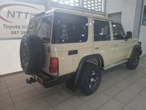 Toyota Landcruiser 76 2.8 GD-6 S/W automatic - Image 2