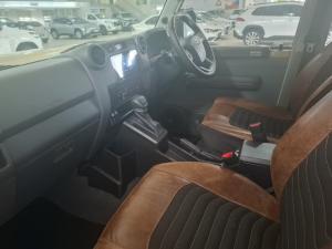 Toyota Landcruiser 76 2.8 GD-6 S/W automatic - Image 7
