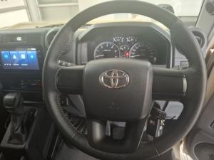 Toyota Landcruiser 76 2.8 GD-6 S/W automatic - Image 8