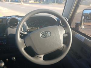 Toyota Land Cruiser 79 4.5DD/C - Image 8