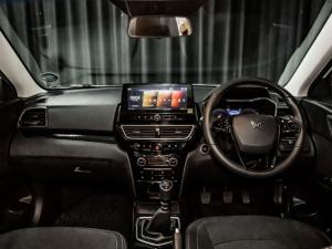 Mahindra XUV 3XO 1.2T AX5 manual - Image 7