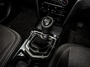Mahindra XUV 3XO 1.2T AX5 manual - Image 9