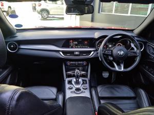 Alfa Romeo Stelvio 2.0T Veloce Q4 - Image 10