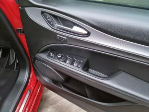 Alfa Romeo Stelvio 2.0T Veloce Q4 - Image 13