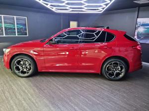 Alfa Romeo Stelvio 2.0T Veloce Q4 - Image 4