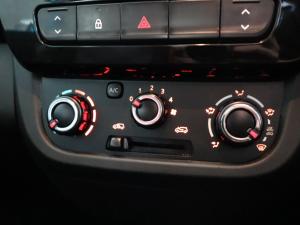 Renault Kwid 1.0 Techno manual - Image 16