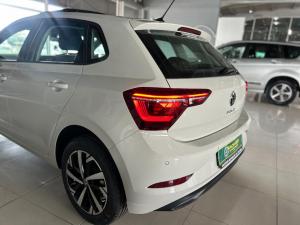 Volkswagen Polo hatch 1.0TSI Life auto - Image 5