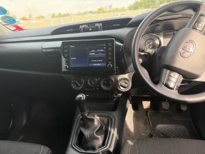 Toyota Hilux 2.4GD-6 double cab 4x4 Raider X manual - Image 6