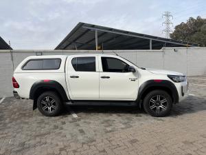 Toyota Hilux 2.4GD-6 double cab 4x4 Raider X manual - Image 3