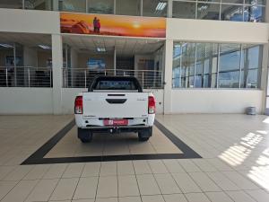 Toyota Hilux 2.4GD-6 double cab 4x4 Raider manual - Image 5