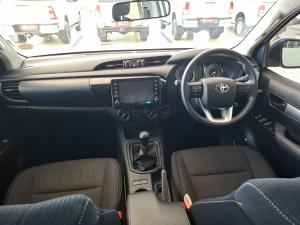 Toyota Hilux 2.4GD-6 double cab 4x4 Raider manual - Image 6