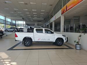 Toyota Hilux 2.4GD-6 double cab 4x4 Raider manual - Image 3