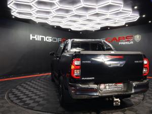 Toyota Hilux 2.8GD-6 double cab Raider auto - Image 3