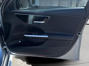 Mercedes-Benz C-Class C200 Avantgarde - Image 9