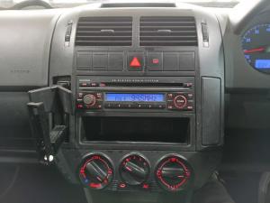 Volkswagen Polo 1.6 Trendline - Image 13