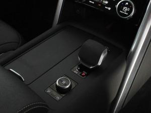 Land Rover Discovery D300 R-Dynamic HSE - Image 13