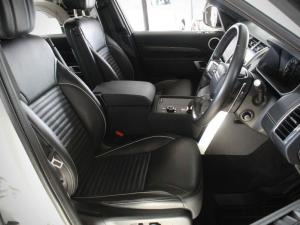 Land Rover Discovery D300 R-Dynamic HSE - Image 17