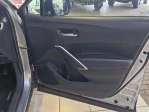 Toyota Corolla Cross 1.8 Hybrid XS - Image 13