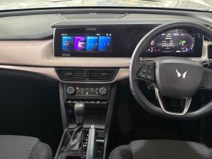 Mahindra XUV700 2.0T AX5 - Image 8