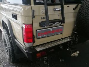 Toyota Land Cruiser 76 2.8GD-6 station wagon LX manual - Image 11