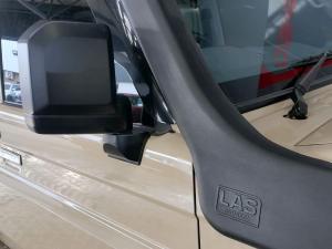 Toyota Land Cruiser 76 2.8GD-6 station wagon LX manual - Image 14