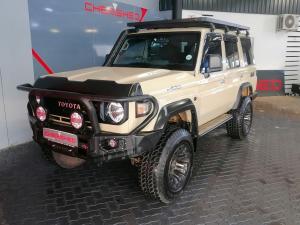 Toyota Land Cruiser 76 2.8GD-6 station wagon LX manual - Image 1