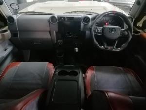 Toyota Land Cruiser 76 2.8GD-6 station wagon LX manual - Image 21