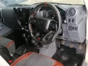 Toyota Land Cruiser 76 2.8GD-6 station wagon LX manual - Image 22