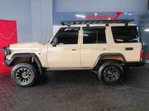 Toyota Land Cruiser 76 2.8GD-6 station wagon LX manual - Image 2