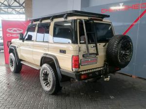 Toyota Land Cruiser 76 2.8GD-6 station wagon LX manual - Image 3