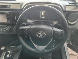 Toyota RAV4 2.2D-4D AWD VX - Image 8