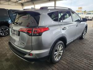 Toyota RAV4 2.2D-4D AWD VX - Image 2