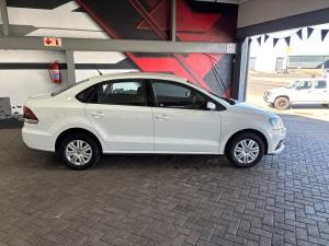 Volkswagen Polo sedan 1.4 Trendline - Image 3