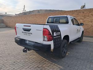 Toyota Hilux 2.4GD-6 Xtra cab Raider manual - Image 2