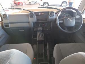 Toyota Land Cruiser 79 2.8GD-6 single cab auto - Image 6