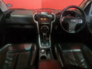 Isuzu D-Max 300 3.0TD double cab 4x4 LX auto - Image 6