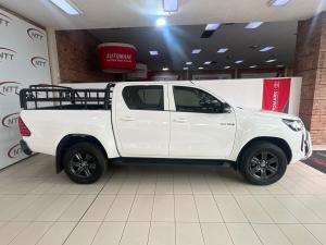 Toyota Hilux 2.4GD-6 double cab 4x4 Raider manual - Image 3