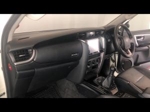 Toyota Fortuner 2.4GD-6 manual - Image 7