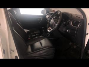 Toyota Fortuner 2.4GD-6 manual - Image 10
