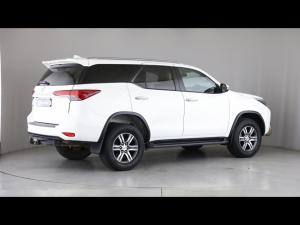 Toyota Fortuner 2.4GD-6 manual - Image 2