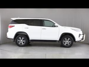 Toyota Fortuner 2.4GD-6 manual - Image 3