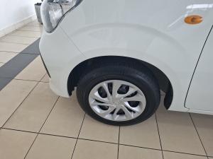 Toyota Vitz 1.0 - Image 13