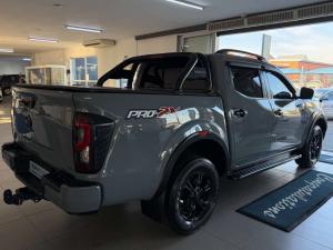 Nissan Navara 2.5DDTI PRO-2X automatic D/C - Image 9